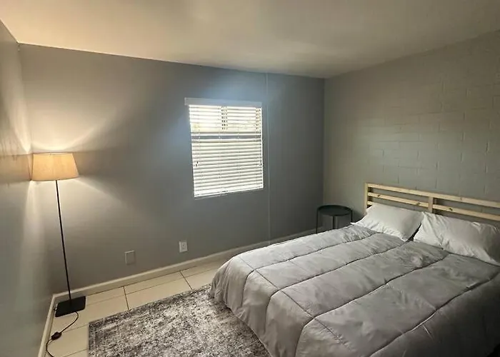 2b1b Location In Phx|pool|airport
